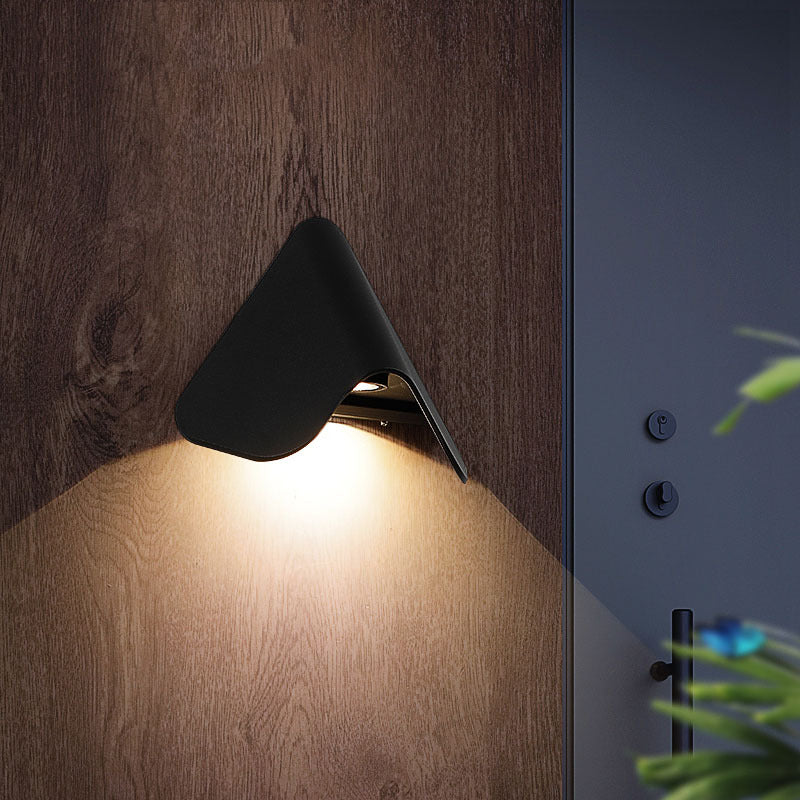 Contemporary Scandinavian Triangle PC Aluminum LED Outdoor Wall Sconce Lamp For Garden