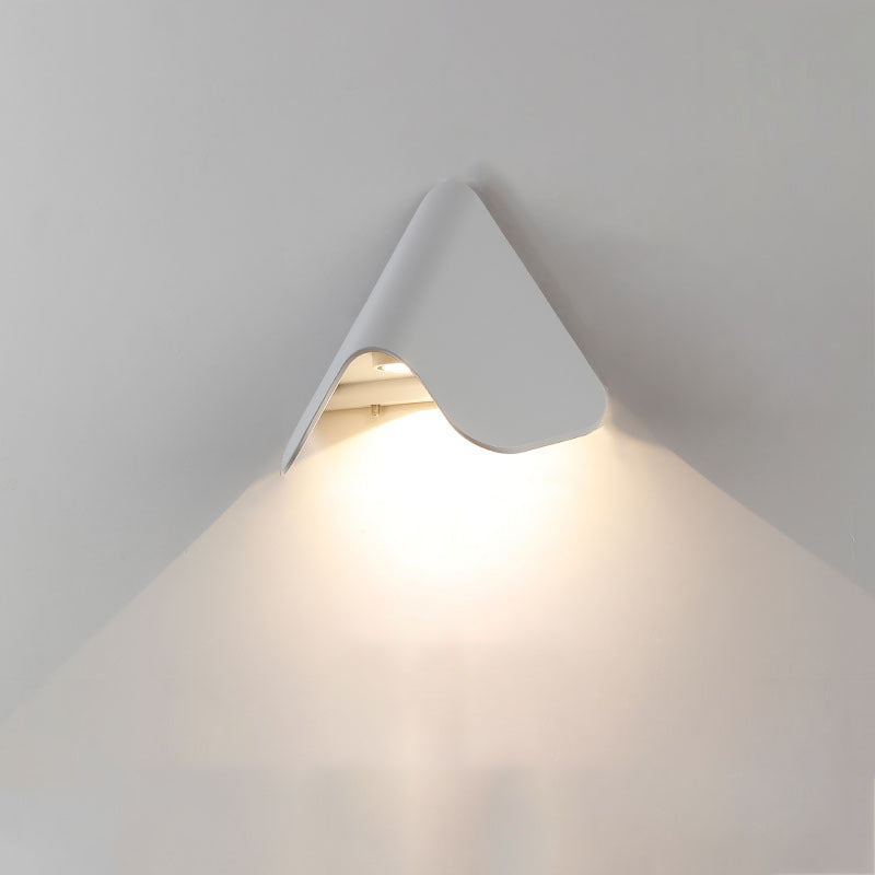 Contemporary Scandinavian Triangle PC Aluminum LED Outdoor Wall Sconce Lamp For Garden