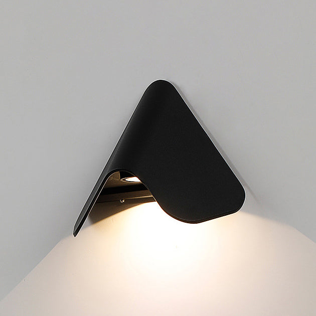Contemporary Scandinavian Triangle PC Aluminum LED Outdoor Wall Sconce Lamp For Garden