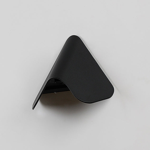 Contemporary Scandinavian Triangle PC Aluminum LED Outdoor Wall Sconce Lamp For Garden