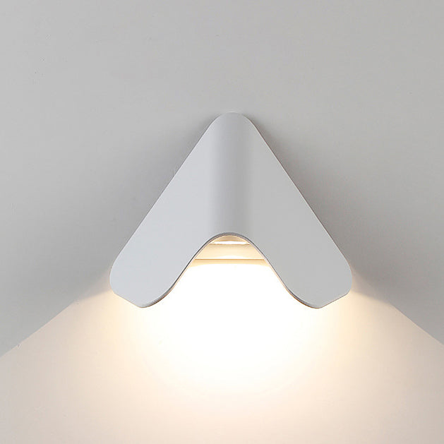 Contemporary Scandinavian Triangle PC Aluminum LED Outdoor Wall Sconce Lamp For Garden