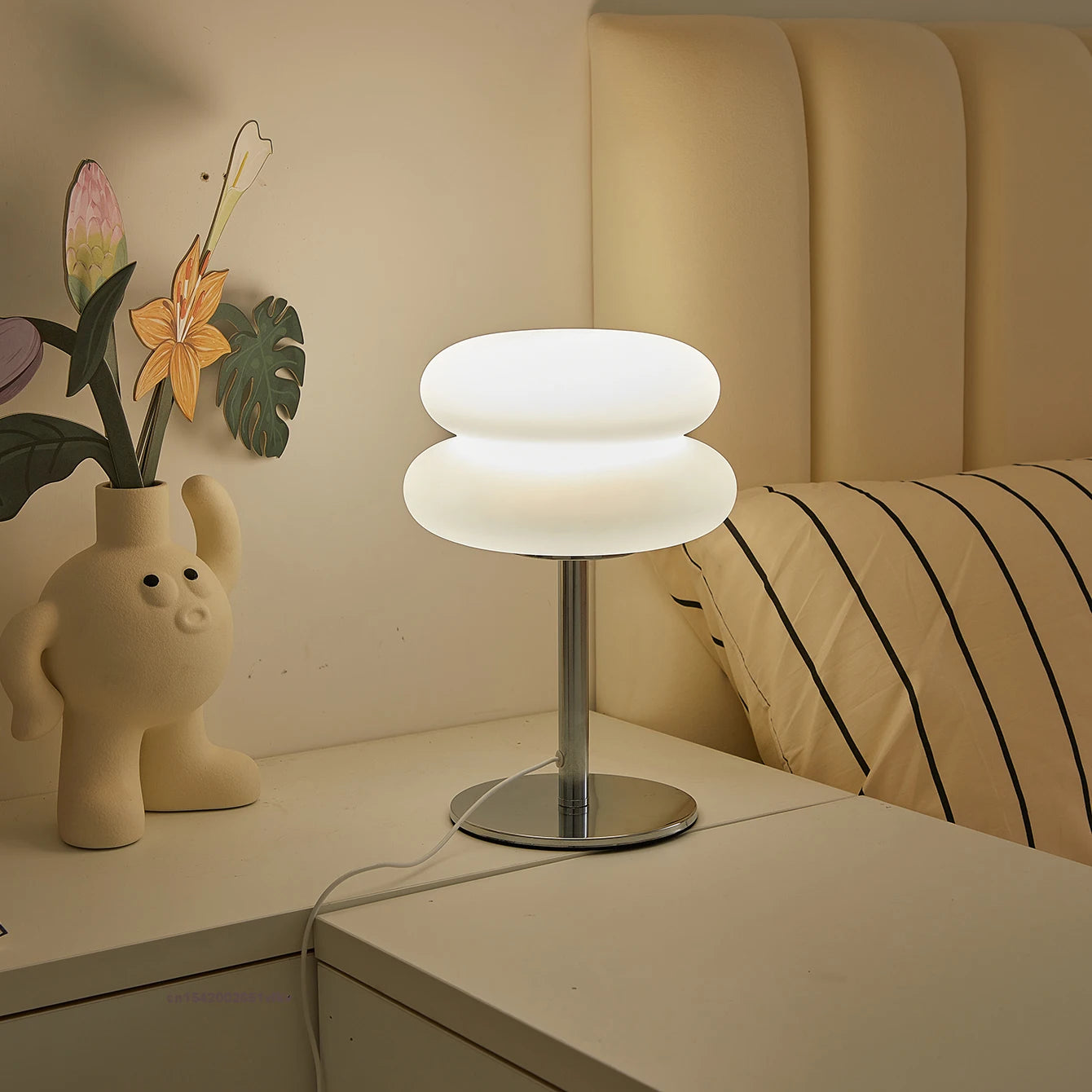 Luxury LED Cordless Table Lamp for Restaurant, Bar & Hotel For Wirless Touch