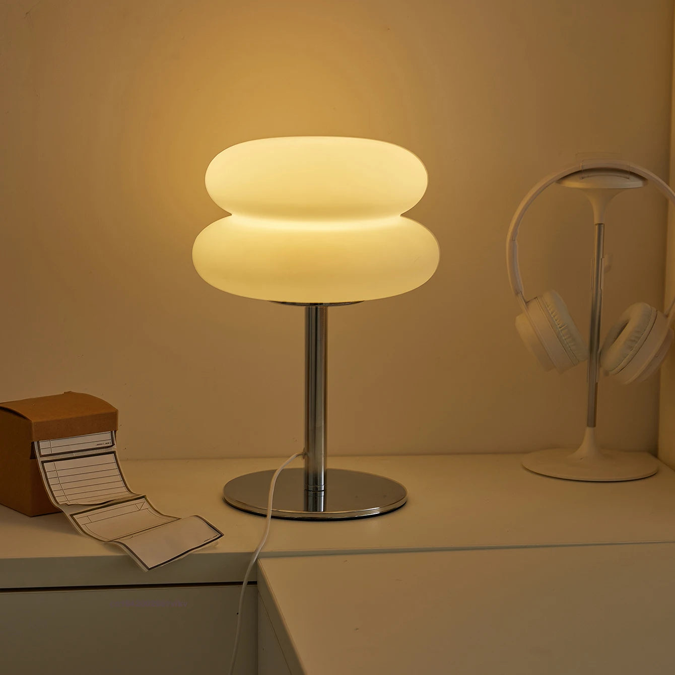 Luxury LED Cordless Table Lamp for Restaurant, Bar & Hotel For Wirless Touch